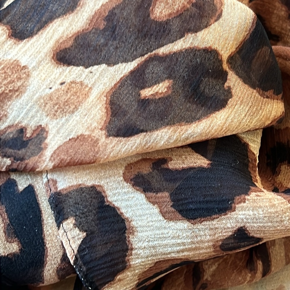 Silk leopard print scarf - Picture 7 of 7
